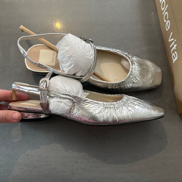 Dolce Vita Peaty silver shoes size 6.5 - Picture 3 of 4